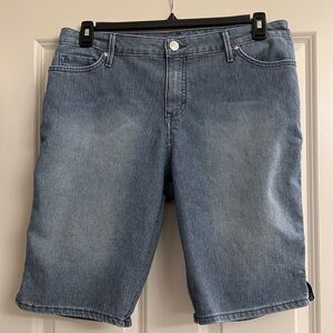 Gloria Vanderbilt ladies Bermuda shorts